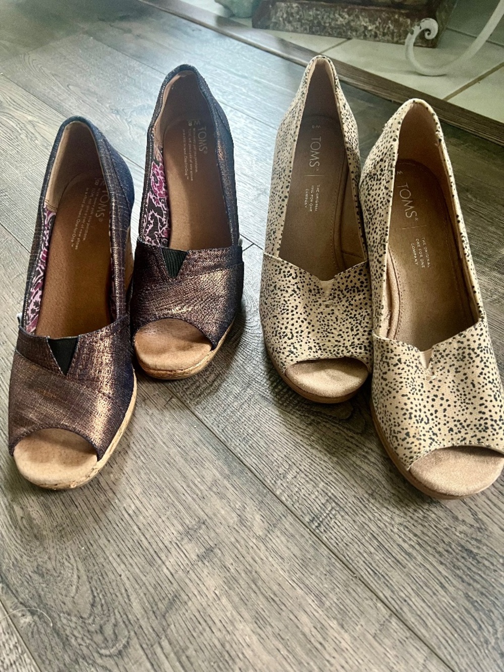2 pair Tom’s wedge heels denim metallic copper and animal print EUC size 8